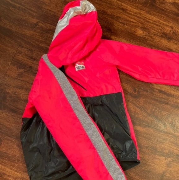 Pink vs windbreaker - Picture 1 of 3